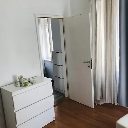 Apartment West Split