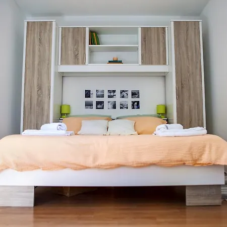 Apartment West Split