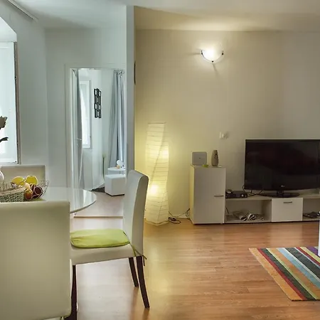 Apartment West Split