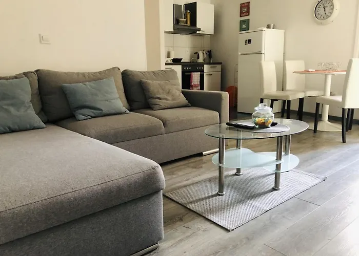 West Апартаменты *